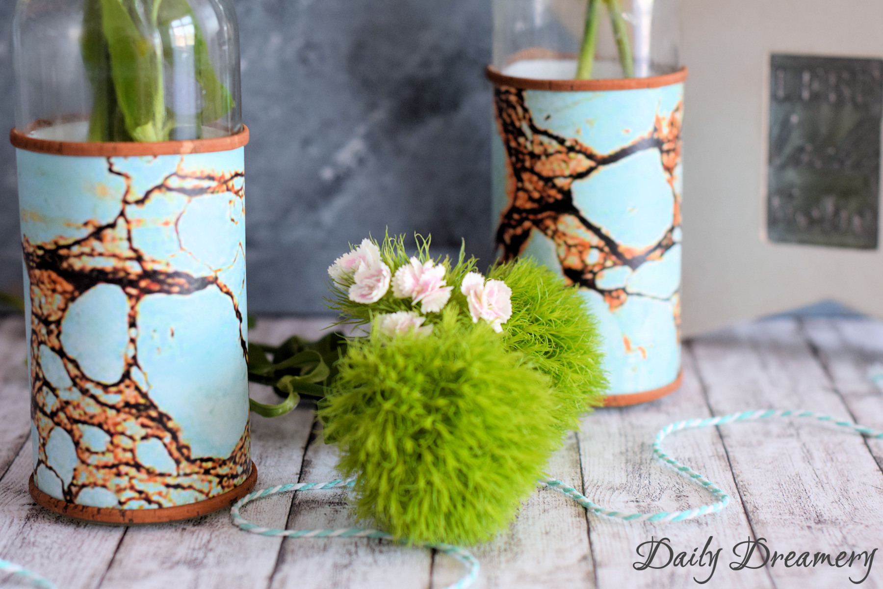 Moderne Design-Vase mit Klebefolie und KOrk