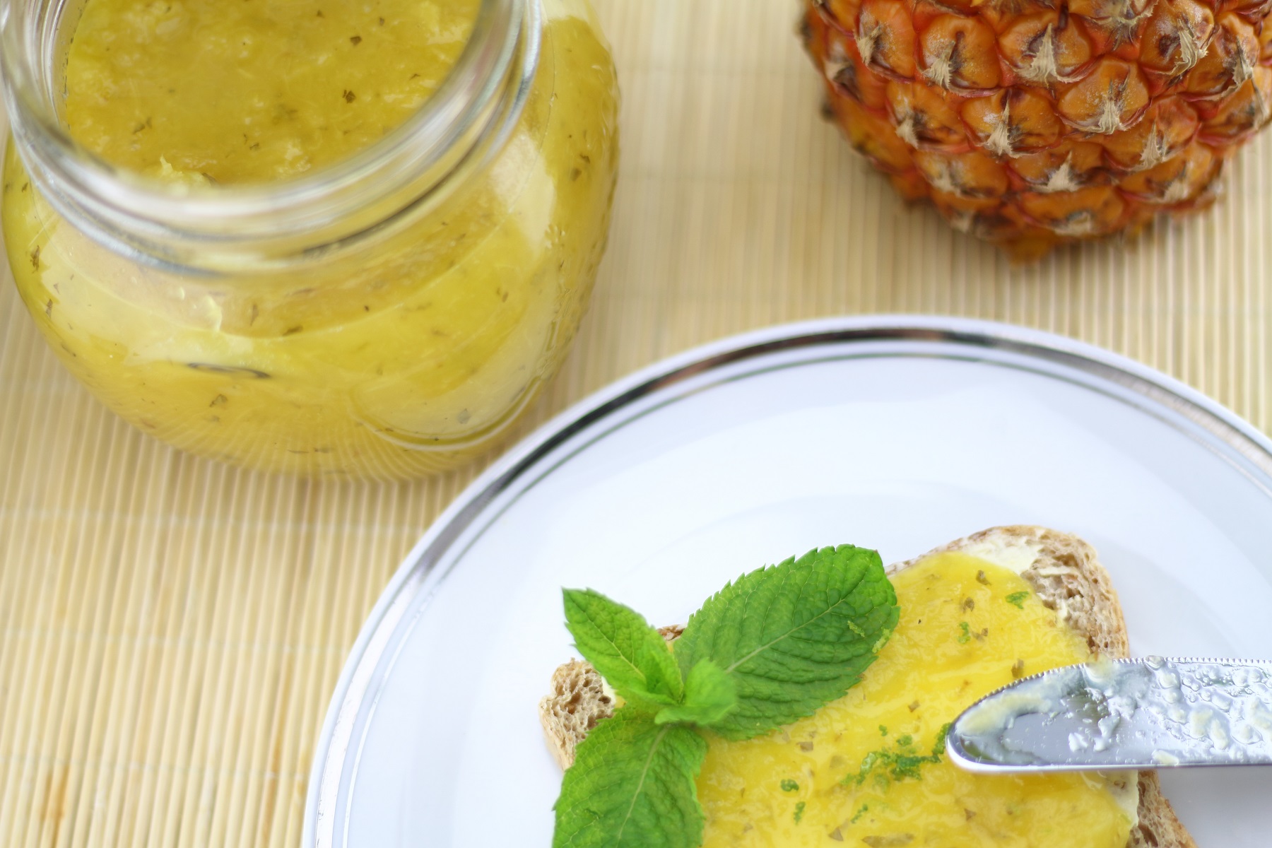 Sommerlicher Ananas-Limetten-Fruchtaufstrich - Rezept für vegane fruchtige Ananasmarmelade