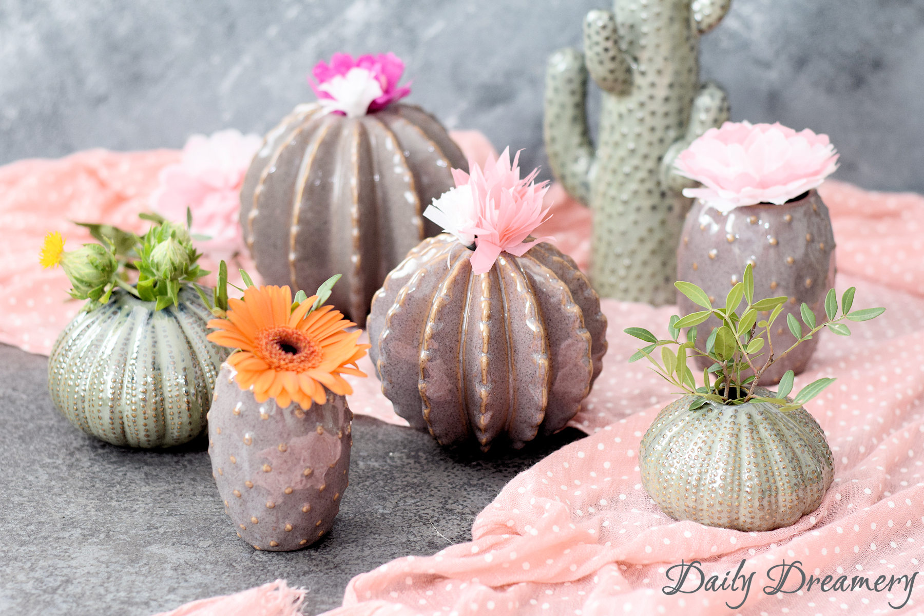 farbenfrohe Kaktusblüten für deine Vasen - für fröhliche Farbkleckse in deinem Zuhause #kakteen #diy #vasen
