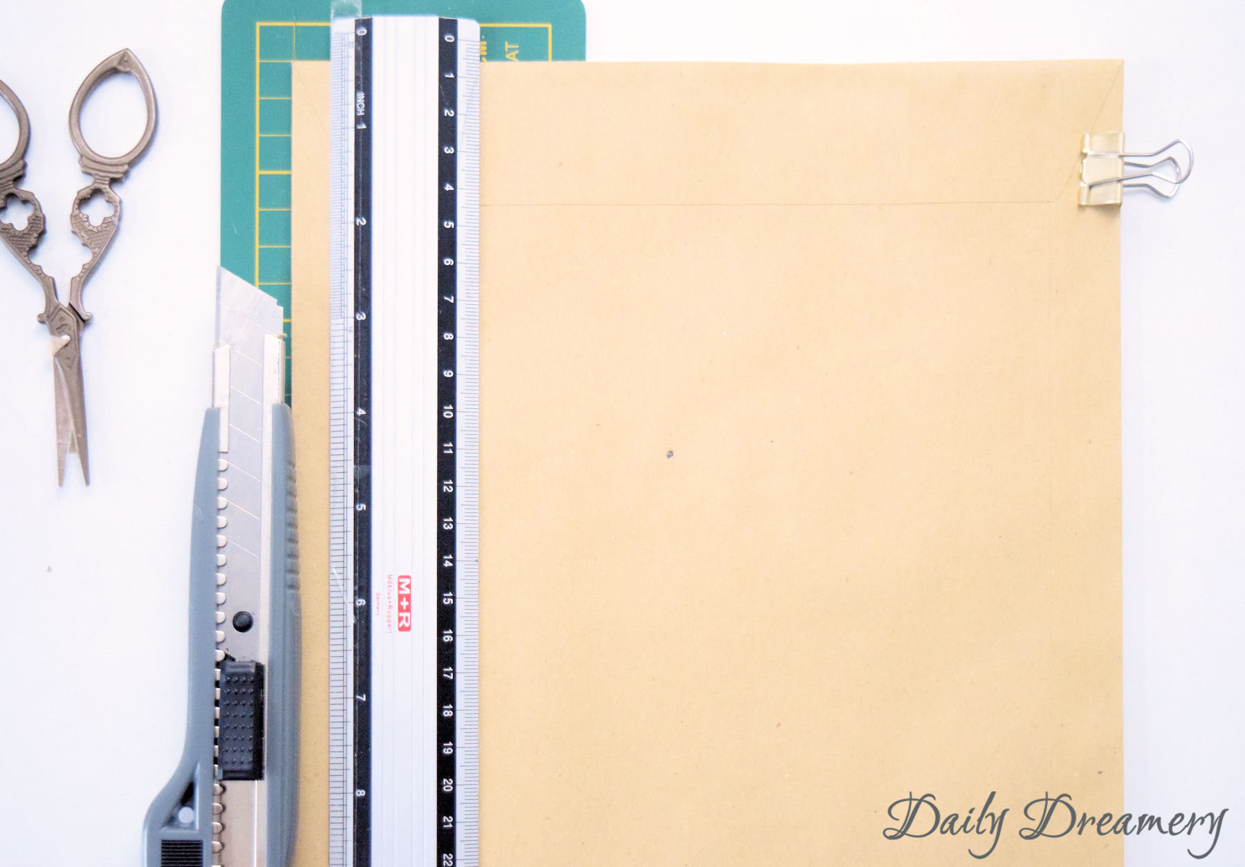 Anleitung für eine DIY-Fächermappe im XXL-Format und im Vintage-Look #diy #stationery #fächermappe
