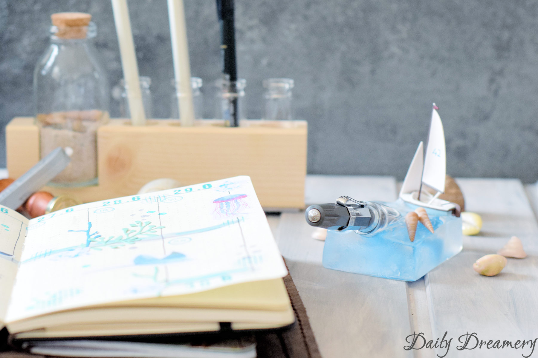 maritimer Stiftehalter, perfekt für Urlaubserinnerungen im Reisetagebuch oder als Schmuckstück auf dem Schreibtisch #diy #penholder #stiftehalter